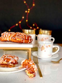 কাঠবাদাম আর দারুচিনি রুটি (Almond-cinnamon bun) রেসিপির প্রধান ছবি