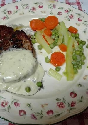 Foto principal de Solomillo de ternera a la plancha con salsa de pimienta casera