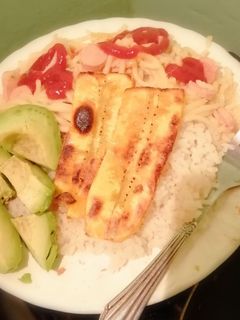 Una foto de Pasta con salchichas y arroz con pimentón!!