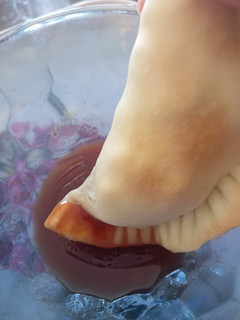 Una foto de Empanadas veganas de tofu, puerro y albahaca limón