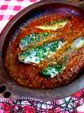 Tajine de chicharros bañados en ajos, cilantro y perejil fresco