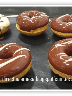Una foto de Dontus de calabaza y chocolate