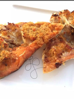 A picture of Salmon Fish Head with Spicy Lemongrass Paste.
