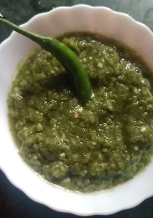 धनिया मिर्ची की चटपटी चटनी(dhaniya mirchi chatpati chutney recipe in hindi) रेसिपी मुख्य फोटो