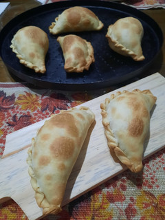 Una foto de Empanadas de pollo para disfrutar en un lindo día de sol