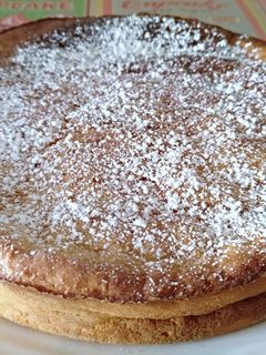 Una foto de Pastel de requesón y naranja o quesada gallega de naranja