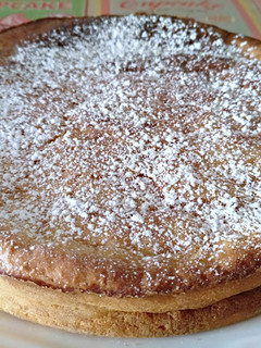 Una foto de Pastel de requesón y naranja o quesada gallega de naranja