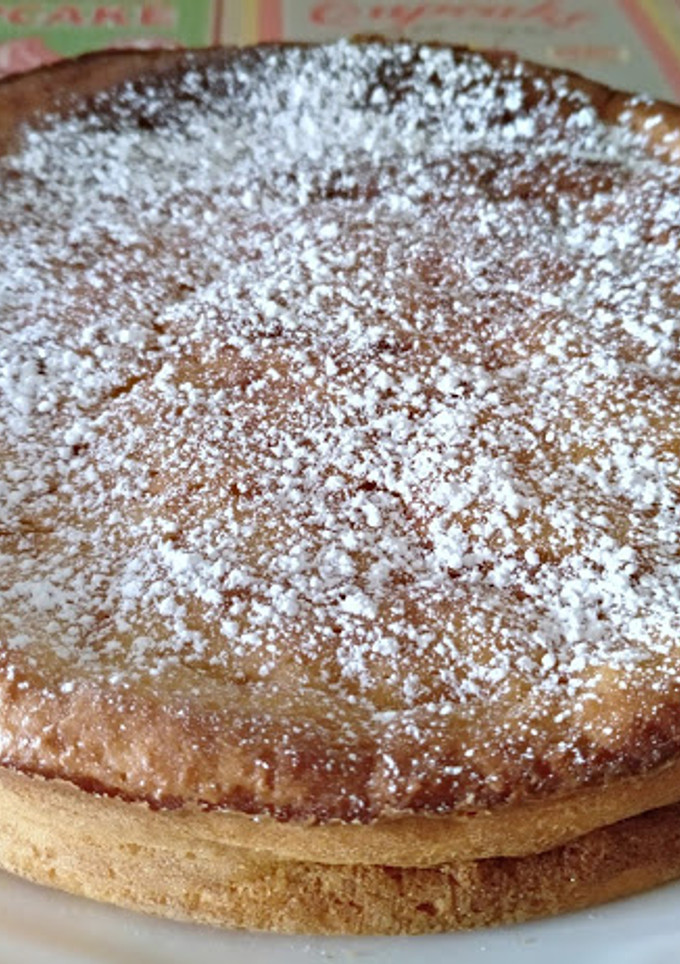 Una foto de Pastel de requesón y naranja o quesada gallega de naranja