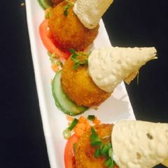 A picture of Crunchy spinach rice balls.