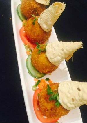 A picture of Crunchy spinach rice balls.