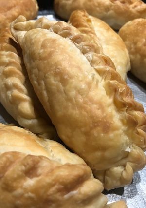 Una foto de Empanadas de pollo y curry