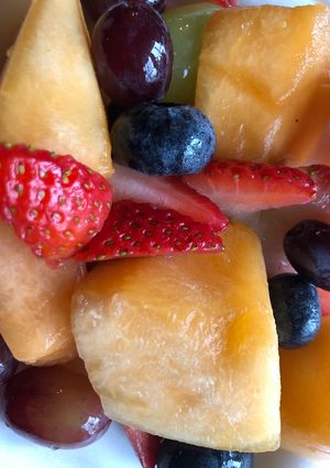 Una foto de Ensalada de frutas: snack de media tarde 😋