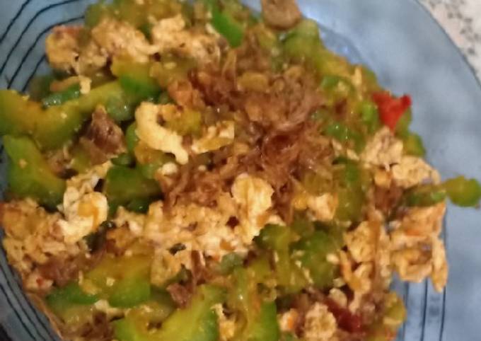 Bagaimana cara bikin Tumis Pare Putih telur dijamin nikmat