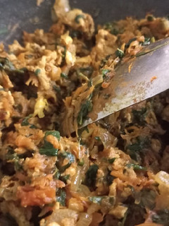 வெங்காயத்தாள் மூக்கிரட்டை கீரை முட்டை பொறியல்(spring onion mookkirattai keerai poriyal recipe) செய்முறை முக்கிய புகைப்படம்
