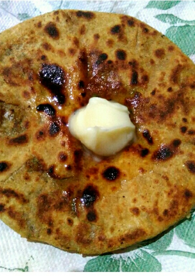 A picture of Stuff aalu paratha.