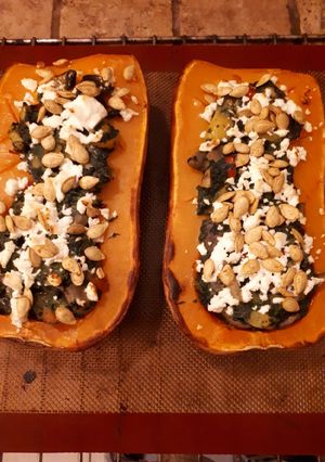 Une photo de Butternut farcie épinard/champignons/poivrons et féta