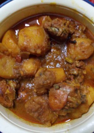 A picture of Chicken curry.