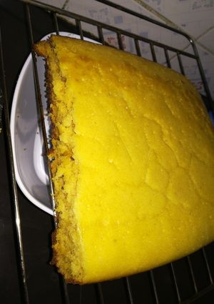A picture of Simple double sided pan sponge cake.