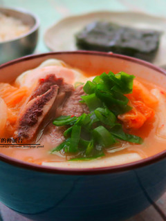 辣牛小排年糕湯 的食譜成品照片