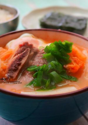 辣牛小排年糕湯 的食譜成品照片