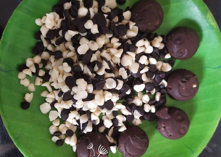Simple Way to Prepare Home made chocolate chips in 13 Minutes for Mom