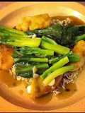 Egg noodle and red snapper fillet w/ gravy sauce