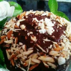 A picture of Unbaked chocolate biscuits cake.