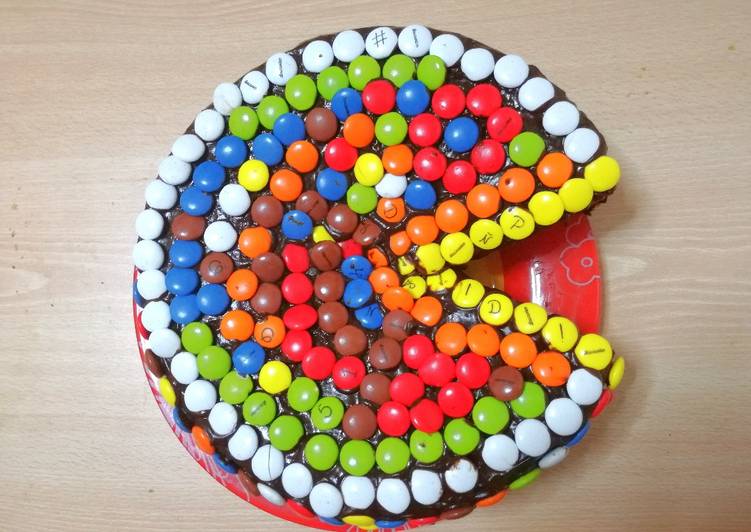 Tarta pez pacman con lacasitos