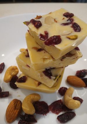 A picture of Cranberries and dry fruits fudge.