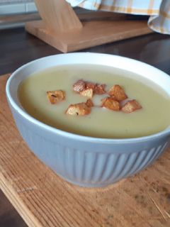 Una foto de Crema de patata y ajo asado😋