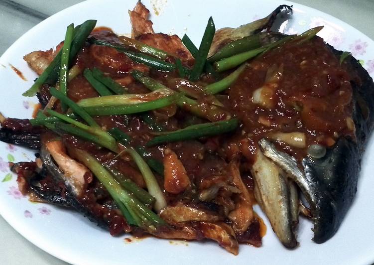 Easiest Way to Prepare Ultimate Salmon And Scallion In Chili Bean Paste Sauce