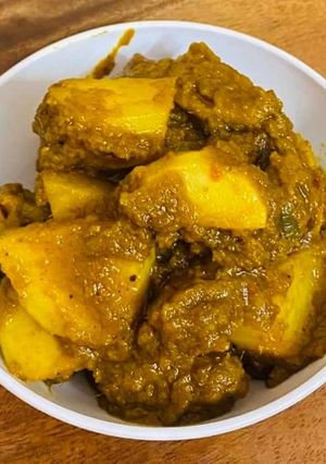 दम आलू (dum aloo recipe in Hindi) रेसिपी मुख्य फोटो