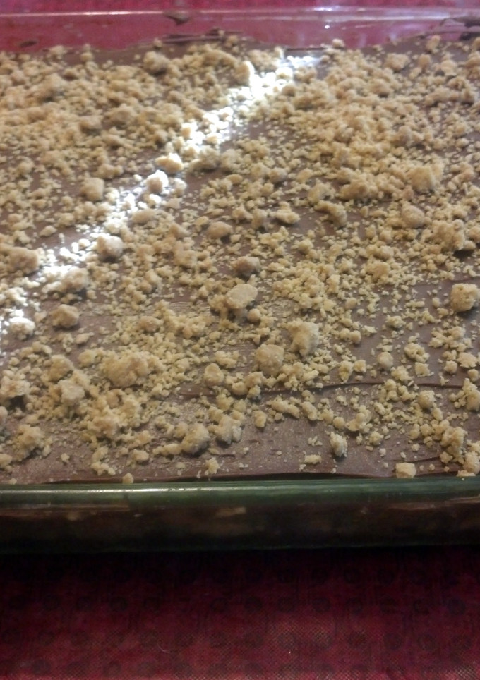 A picture of Major's chocolate peanut butter cake.