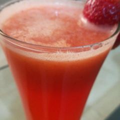 A picture of Frozen Strawberry Lemonade.
