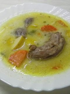 Kacsaaprólék leves birsalmával recept fotója