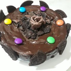 A picture of Oreo chocolate cake.