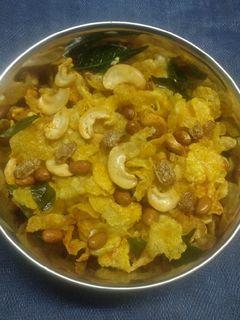 મકાઈ પૌવા નો ચેવડો (Makai Pauva Chevdo Recipe In Gujarati) રેસીપી મુખ્ય ફોટો