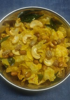 મકાઈ પૌવા નો ચેવડો (Makai Pauva Chevdo Recipe In Gujarati) રેસીપી મુખ્ય ફોટો