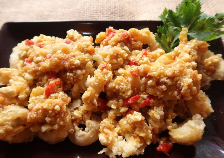 Cumi saus telur asin