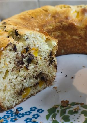 Una foto de Budín húmedo de duraznos, coco y chocolate