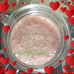 A picture of Strawberry milk shake.