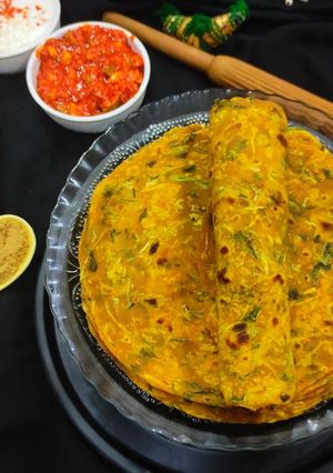A picture of Dudhi Thepla.