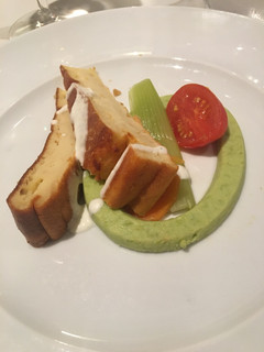 Una foto de Bizcocho salado con Thermomix y guacamole 🤪