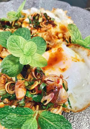 รูปของ ไข่เป็ดลุยสวน 🪴/ พล่าไข่ลาวา 🥚 / Spicy salad with lava eggs 🥚