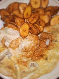 Fried plantain and egg ainihin hoton girkin