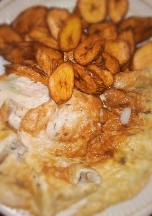 Fried plantain and egg ainihin hoton girkin