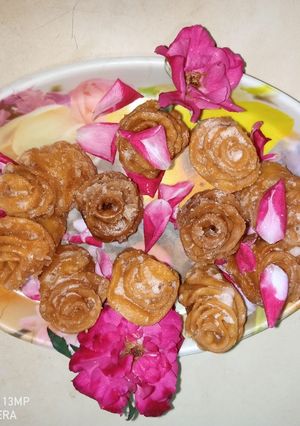 इझी स्वीट रोझ (Easy Sweet Rose Recipe In Marathi) रेसिपी चे मुख्य फोटो 