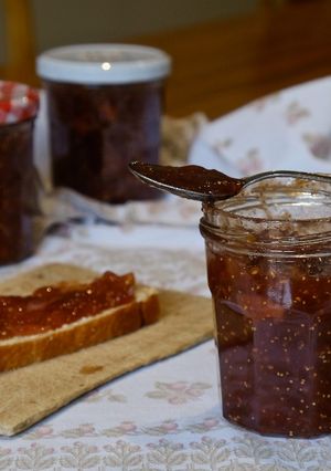 Une photo de Confiture figues, pomme, framboises et citron
