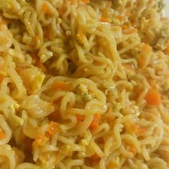 A picture of Cheesy egg maggi.