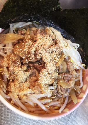 A picture of Beef and Bean Sprout Ramen.